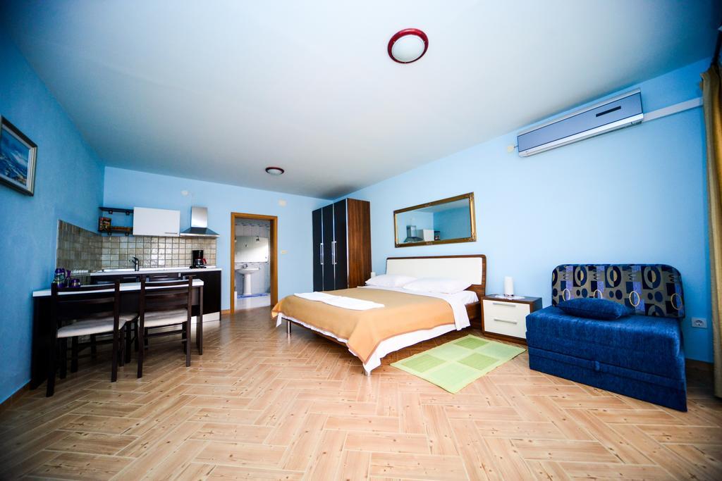 Apartments Dalmacija Starigrad Paklenica Zimmer foto